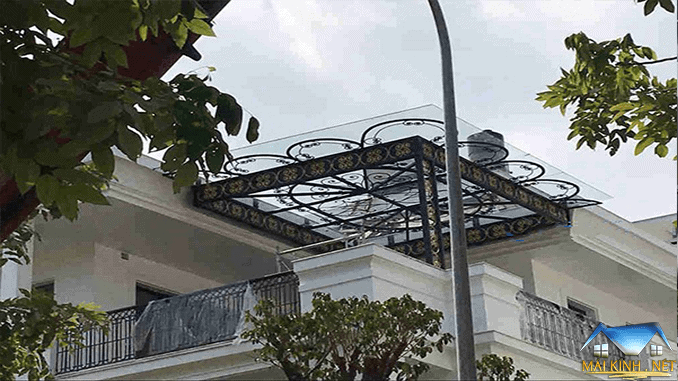 Mái kính cường lực tầng 2